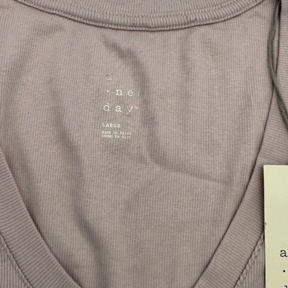 A New Day Womens Ribbed V-Neck Tank Top Light Mauve Purple Large NWT‎